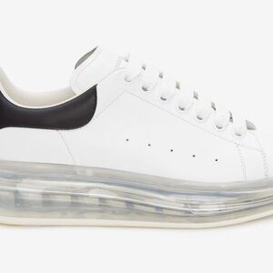 BNWT Alexander McQueen Larry Sneakers. Sz. 38.